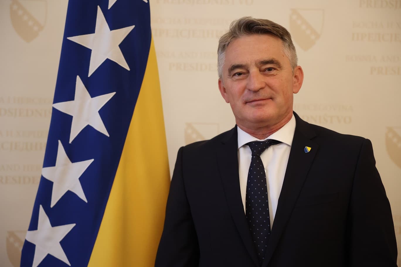 Novogodišnja čestitka člana Predsjedništva BiH Željka Komšića