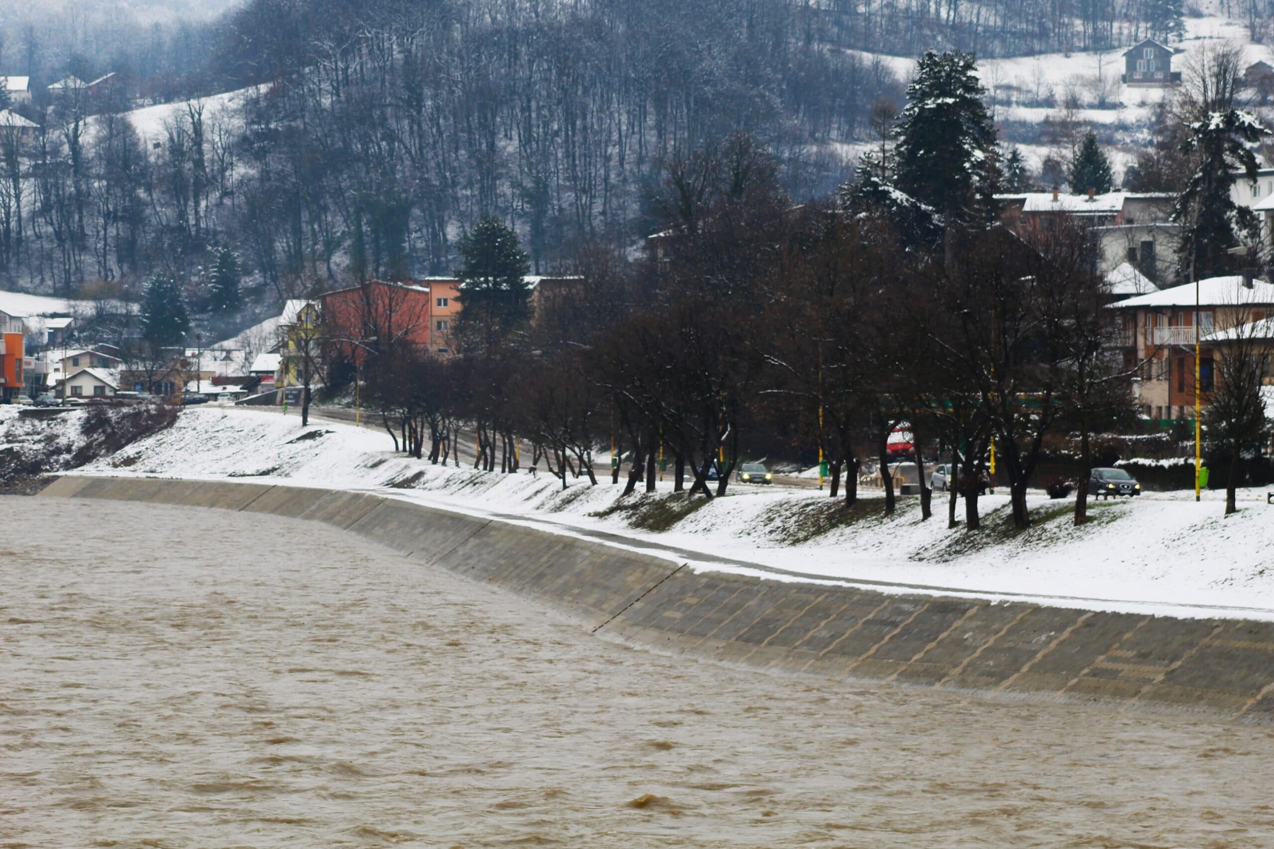 FUCZ: Upozorenje zbog intenzivnog topljenja snijega i porasta vodostaja