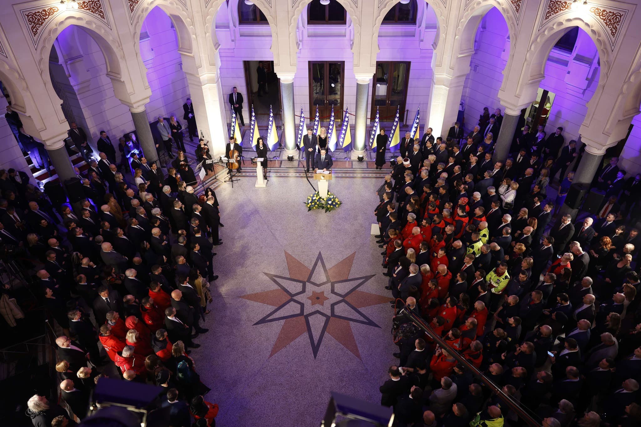 Komšić i Bećirović na svečanom prijemu upozorili na trajanje borbe za nezavisnost države