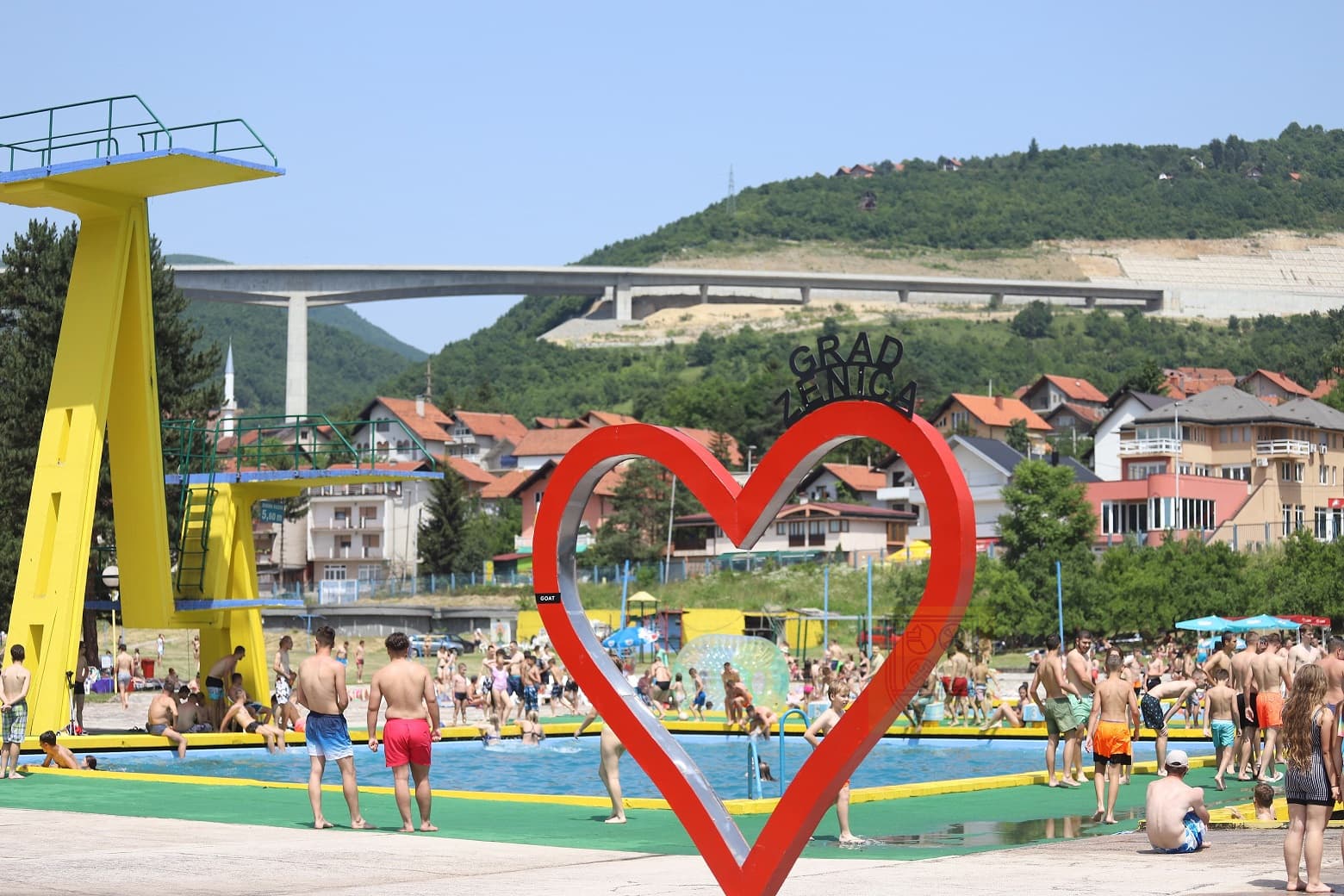Počela sezona na otvorenim bazenima u Zenici