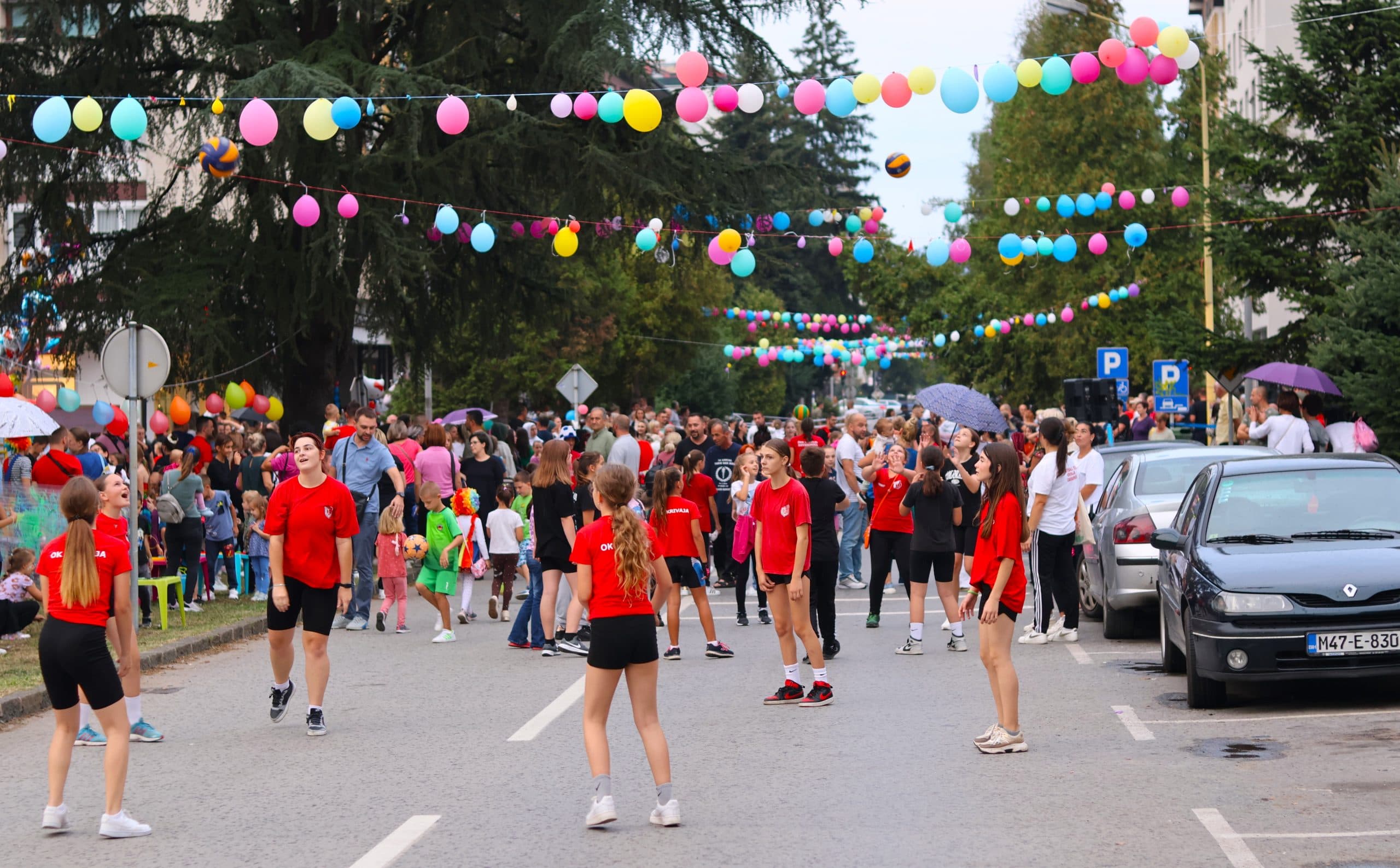 Veseli zavidovićki mališani obojili gradske ulice