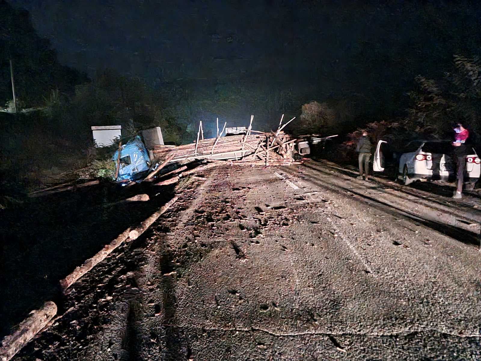 Saobraćajna nezgoda na M17 kod Žepča, saobraćaj obustavljen