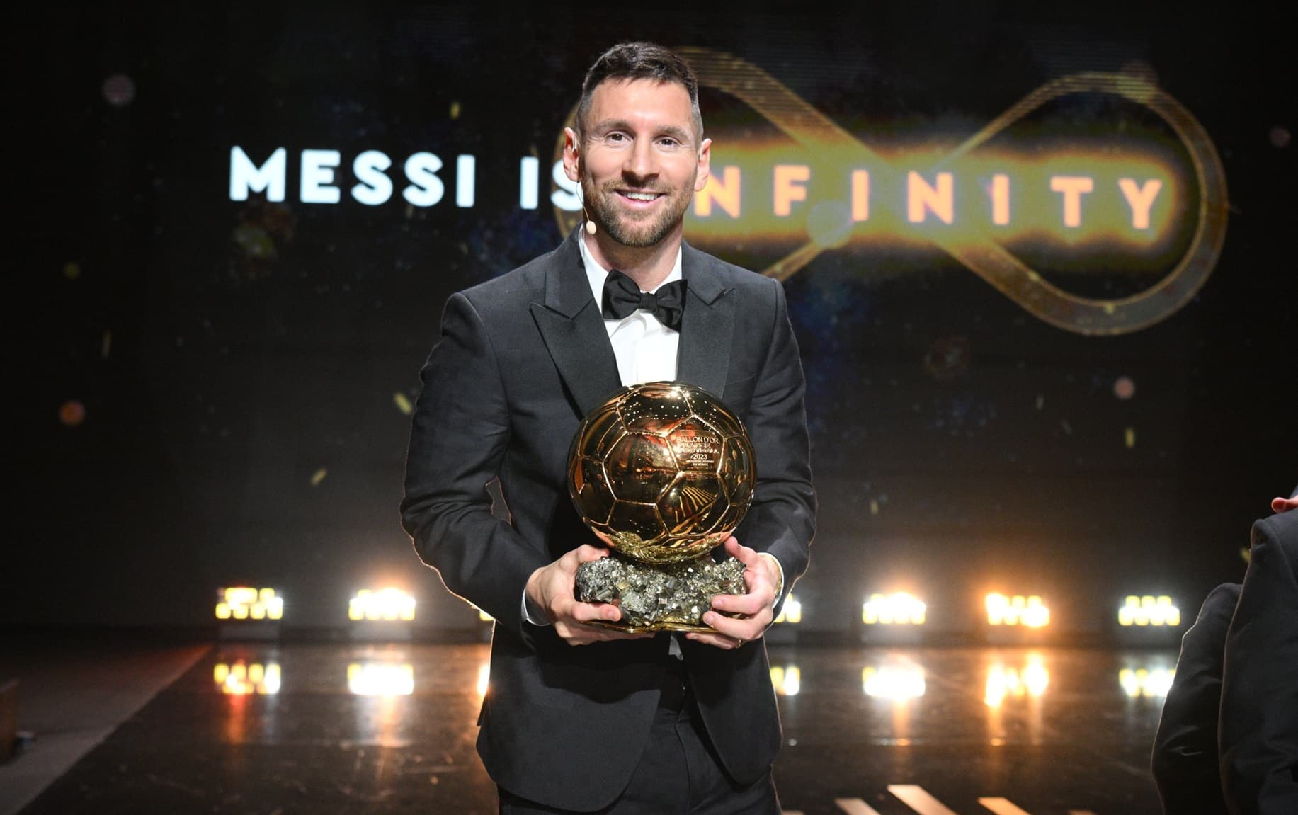 Lionel Messi osmi put u karijeri dobio Ballon d’Or za najboljeg igrača