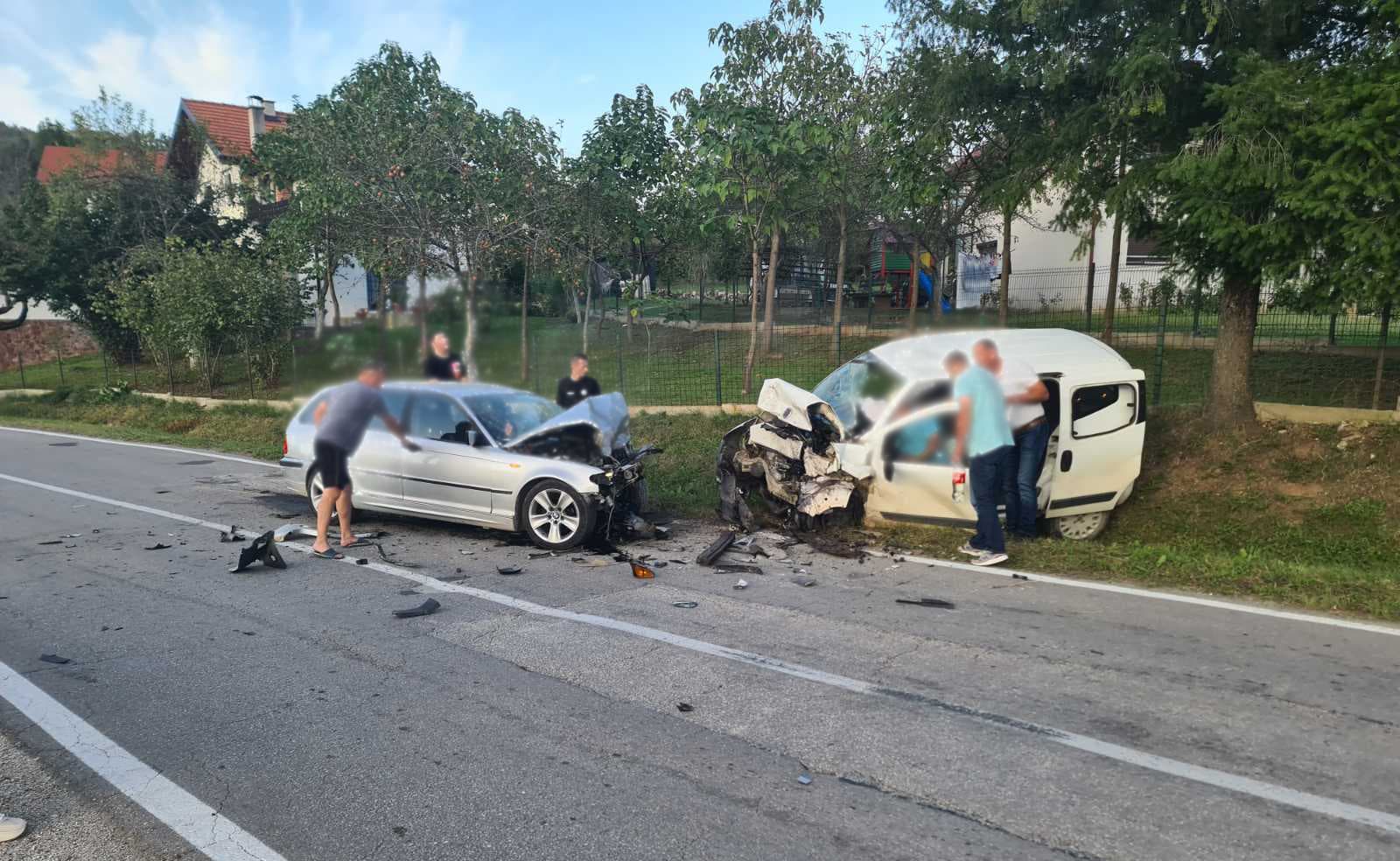 U saobraćajnoj nezgodi kod Vozuće dvije osobe zadobile povrede opasne po život