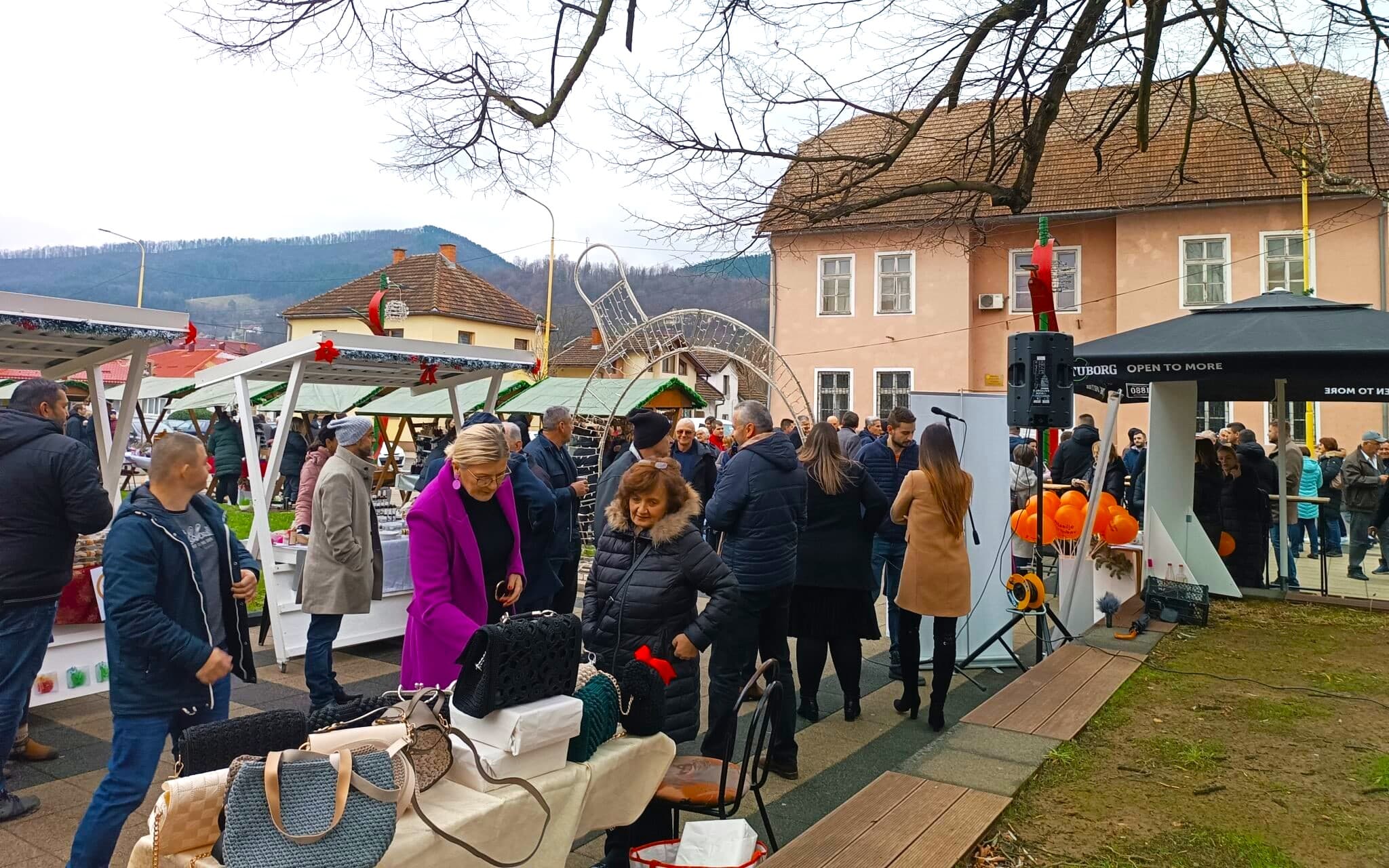 U Žepču počeo Božićno-novogodišnji sajam “Blagdanska čarolija 2023”