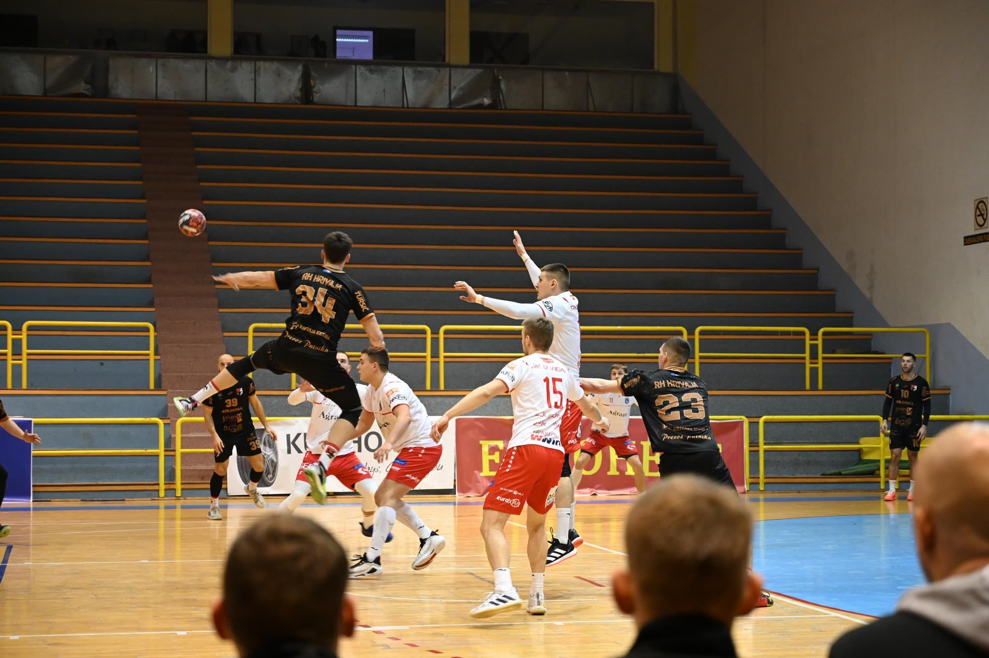 Rukometaši Krivaje dočekuju prvoplasirani Izviđač