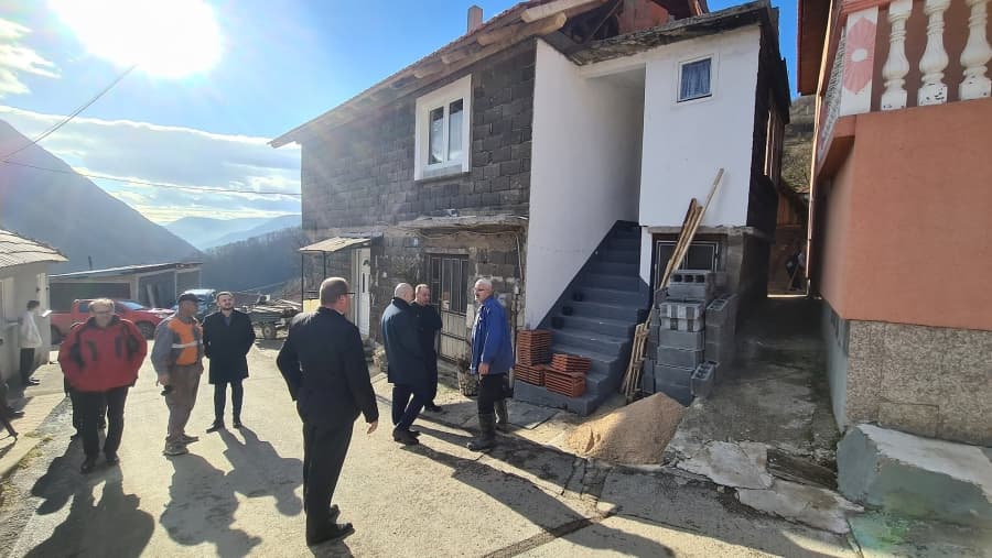 Premijer Pivić posjetio Ljubetovo i uputio apel Gradskoj upravi Zenica da što prije izvrši procjenu štete