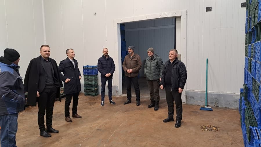 Predstavnici Vlade ZDK i Skupštine ZDK posjetili malinare i pčelare u Željeznom Polju