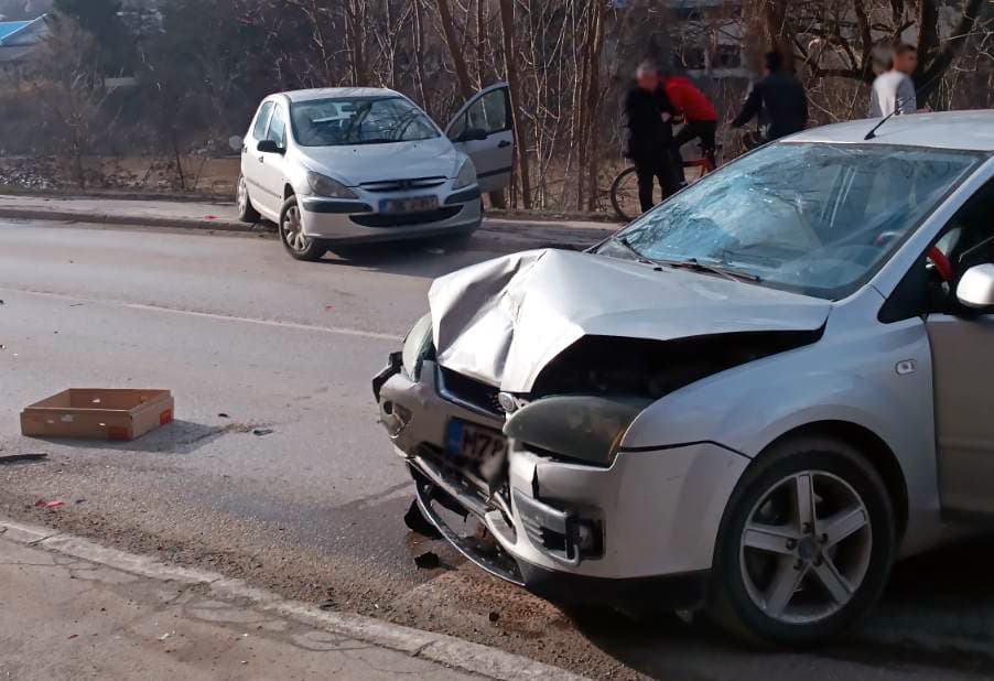 Saobraćajna nezgoda u Zavidovićima, pričinjena materijalna šteta