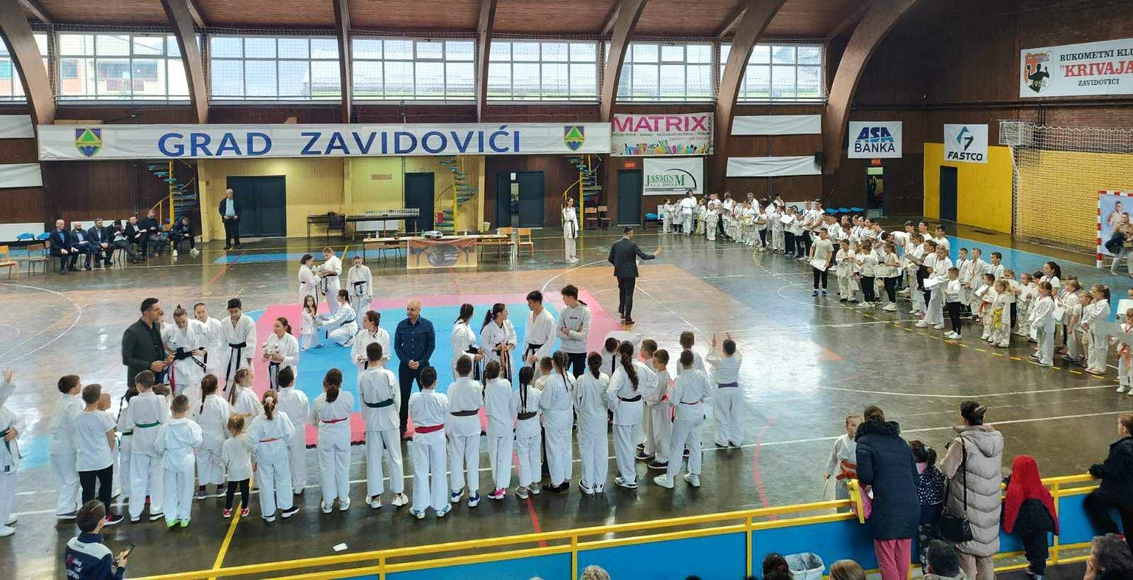 U Zavidovićima 250 mladih karatista Leoparda učestvovalo u polaganju za učenička zvanja