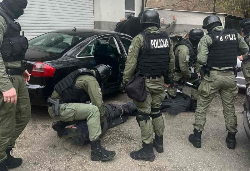 U nastavku operativne akcije “META II” pronađeno više od 5 kg opojne droge i vatreno oružje