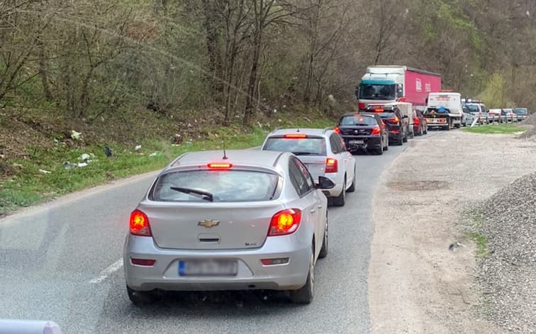 Danas od 9 sati ponovo obustava saobraćaja kod Nemile