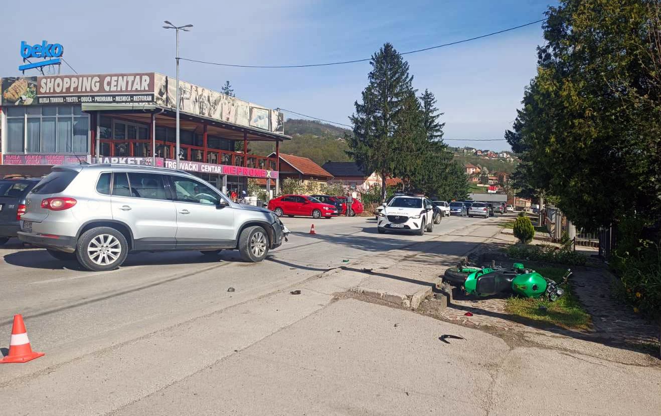 Saobraćajna nezgoda u Zavidovićima, sudar putničkog vozila i motocikla