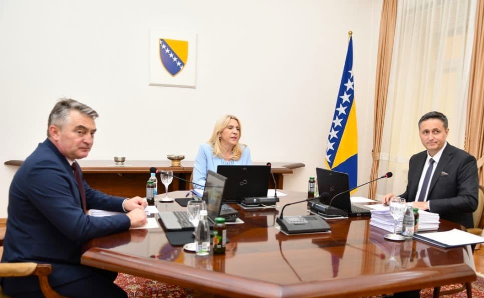 Članovi Predsjedništva BiH uputili čestitke u povodu Vaskrsa
