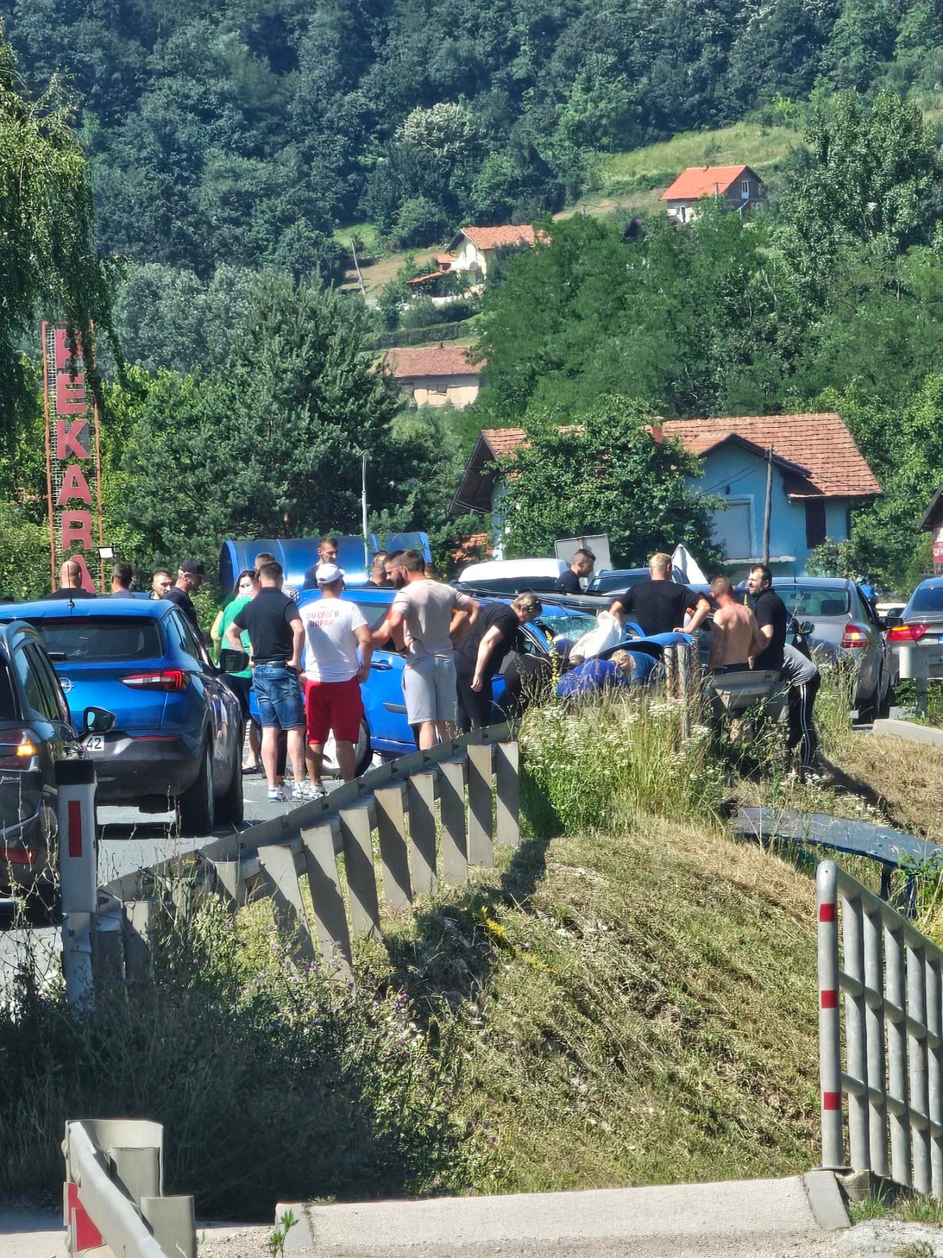 Sedam osoba povrijeđeno u nezgodi kod Maglaja