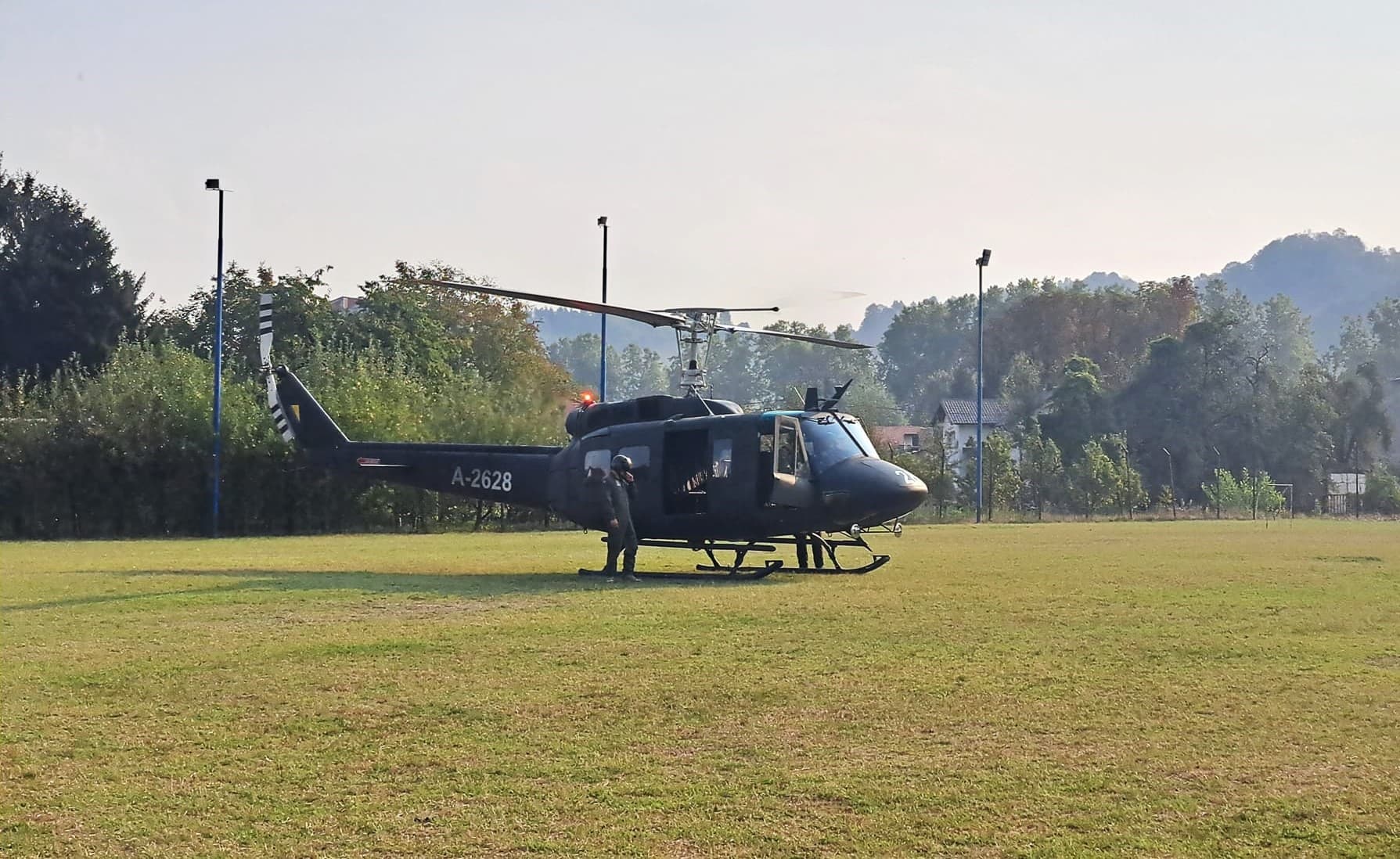 Helikopter OSBiH i danas angažovan na gašenju požara u Maglaju