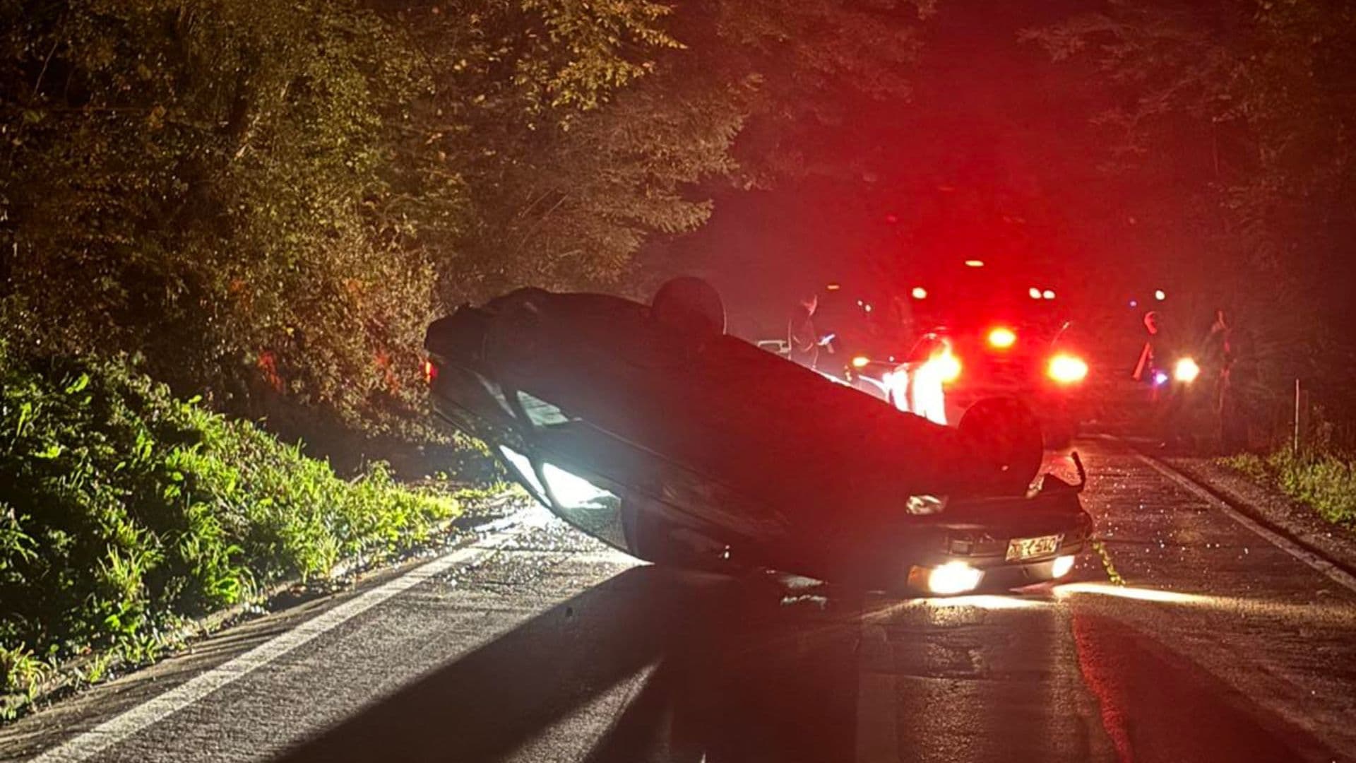 Zavidovići: Saobraćajna nesreća u mjestu Skroze, automobil se prevrnuo na krov