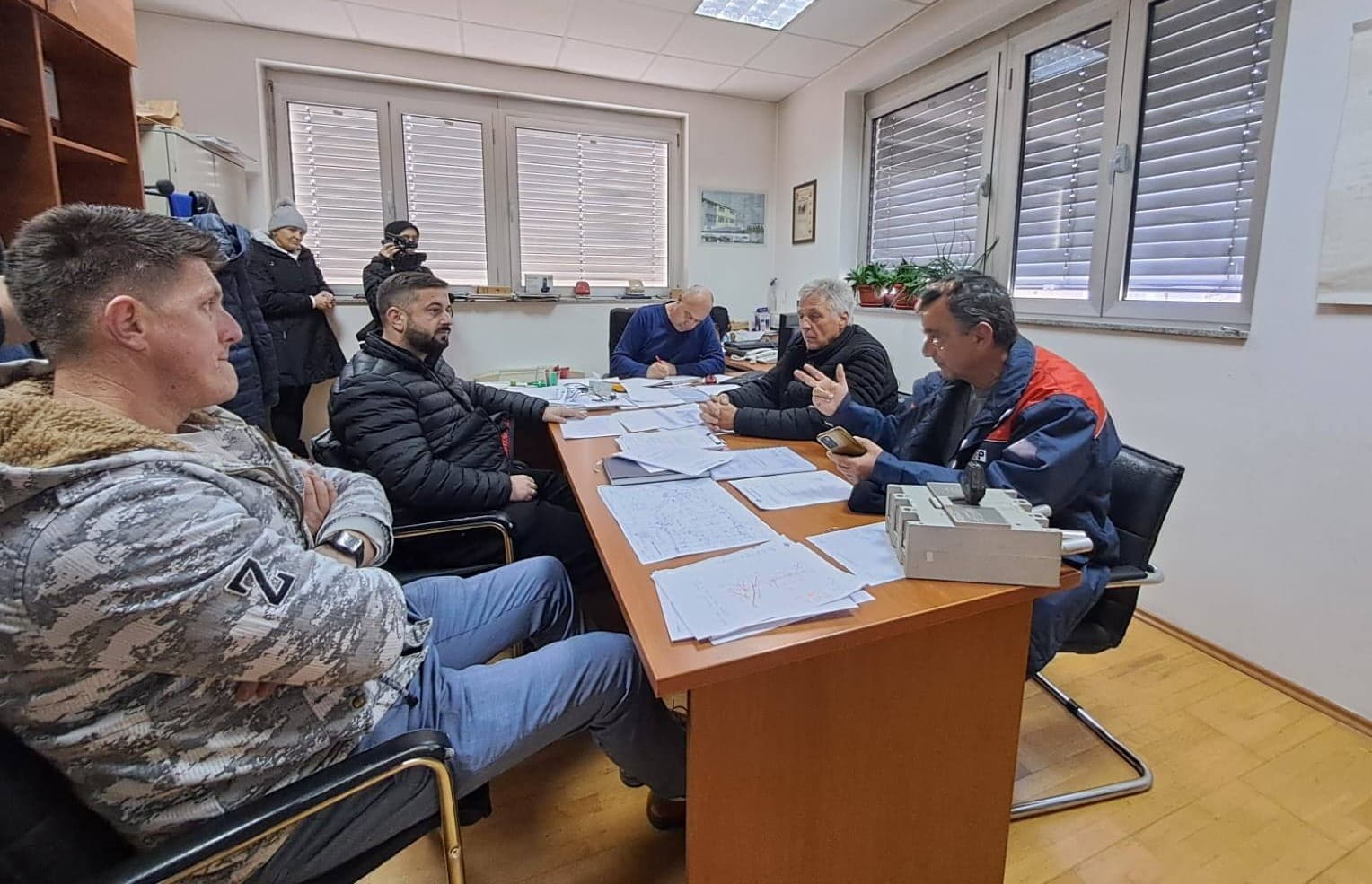 Maglajlije koji su i danas bez struje održali sastanak sa predstavnicima elektrodistribucija