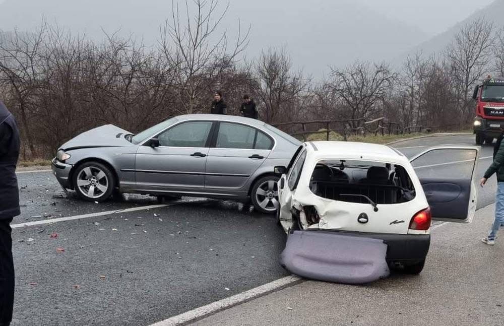 Nezgoda na ulazu u Zenicu, jedan od vozača prebačen u bolnicu