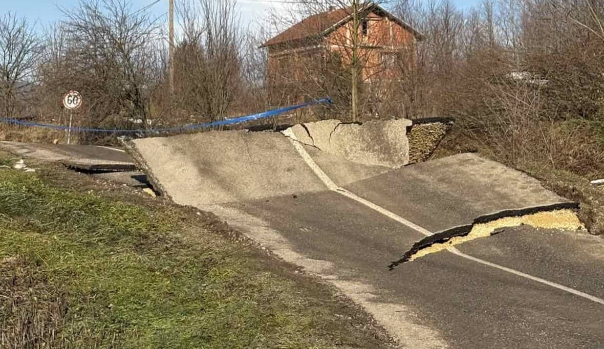 Aktiviralo se klizište na putu Novi Šeher – Strupina