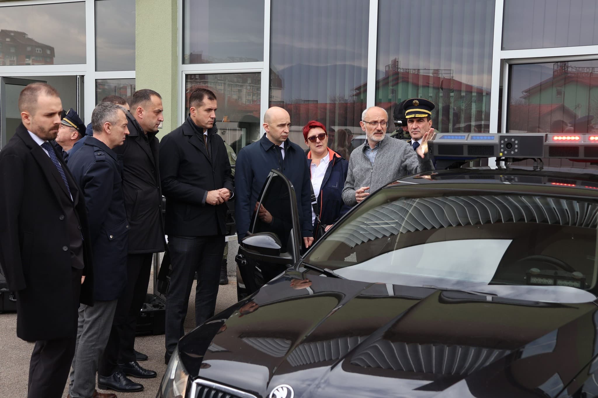 Predstavljen sistem autonomnog video nadzora na policijskim vozilima u ZDK