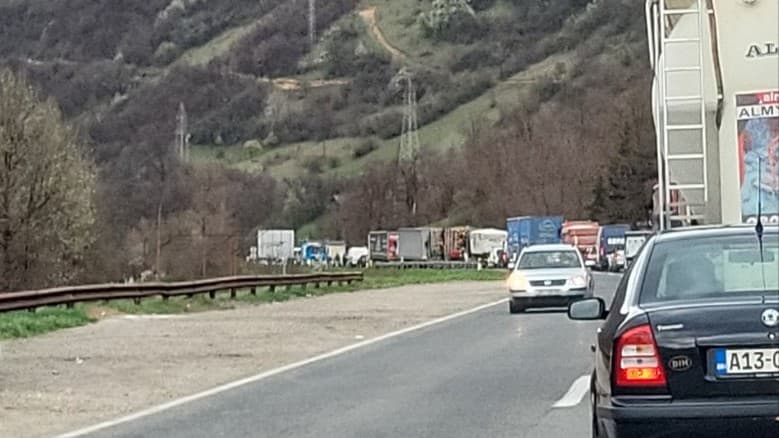 Nezgoda na ulazu u Zenicu, saobraćaj obustavljen