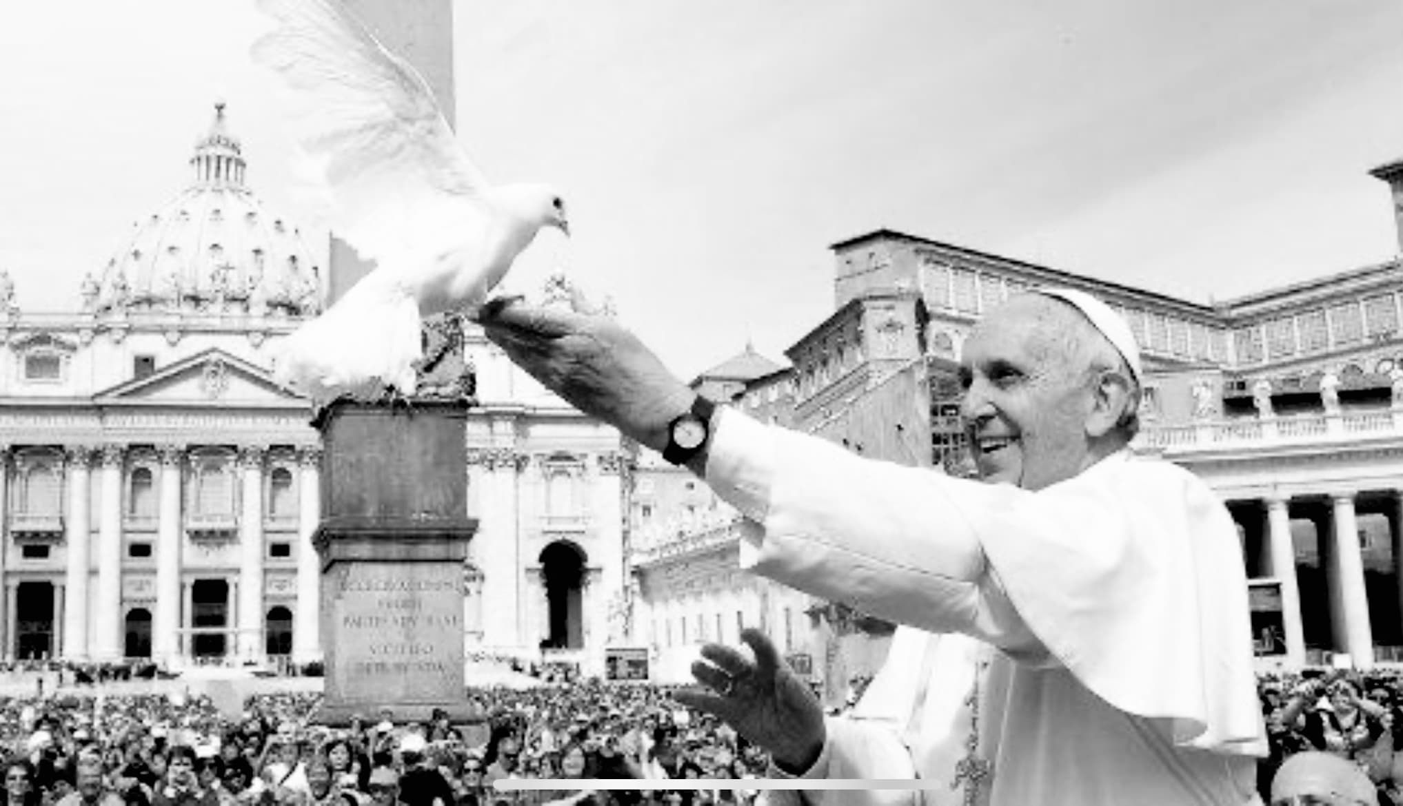 Preminuo Papa Franjo