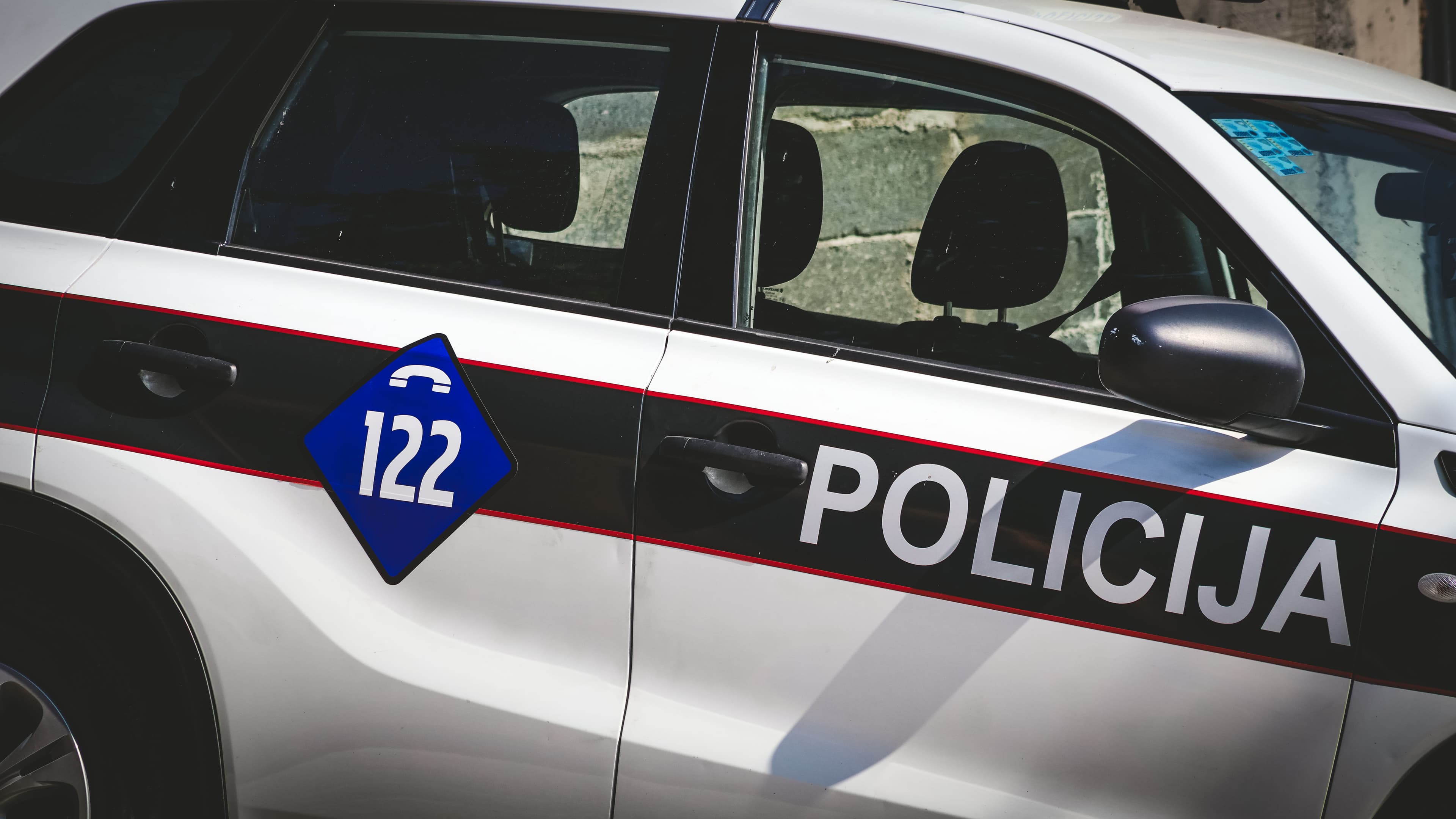 Pripadnici MUP-a ZDK zbog prisustva alkohola iz saobraćaja isključili 93 osobe