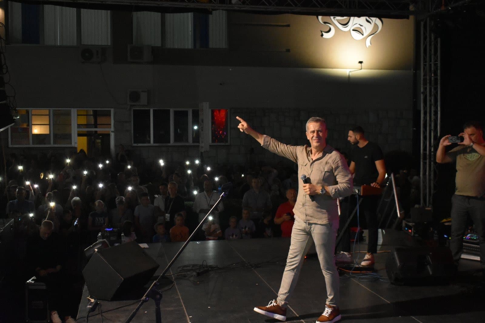 Ljeto u gradu: Enes Begović “izveo” Zavidovićane na ulice prošle večeri, večeras kraj manifestacije