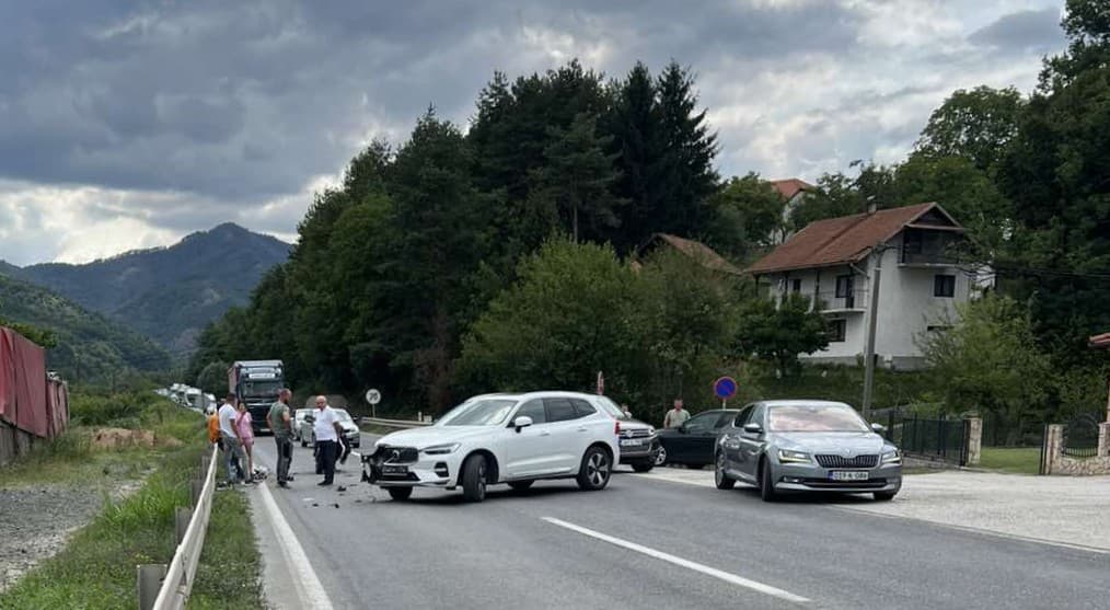 Saobraćajna nezgoda u Žepču, formirane velike kolone