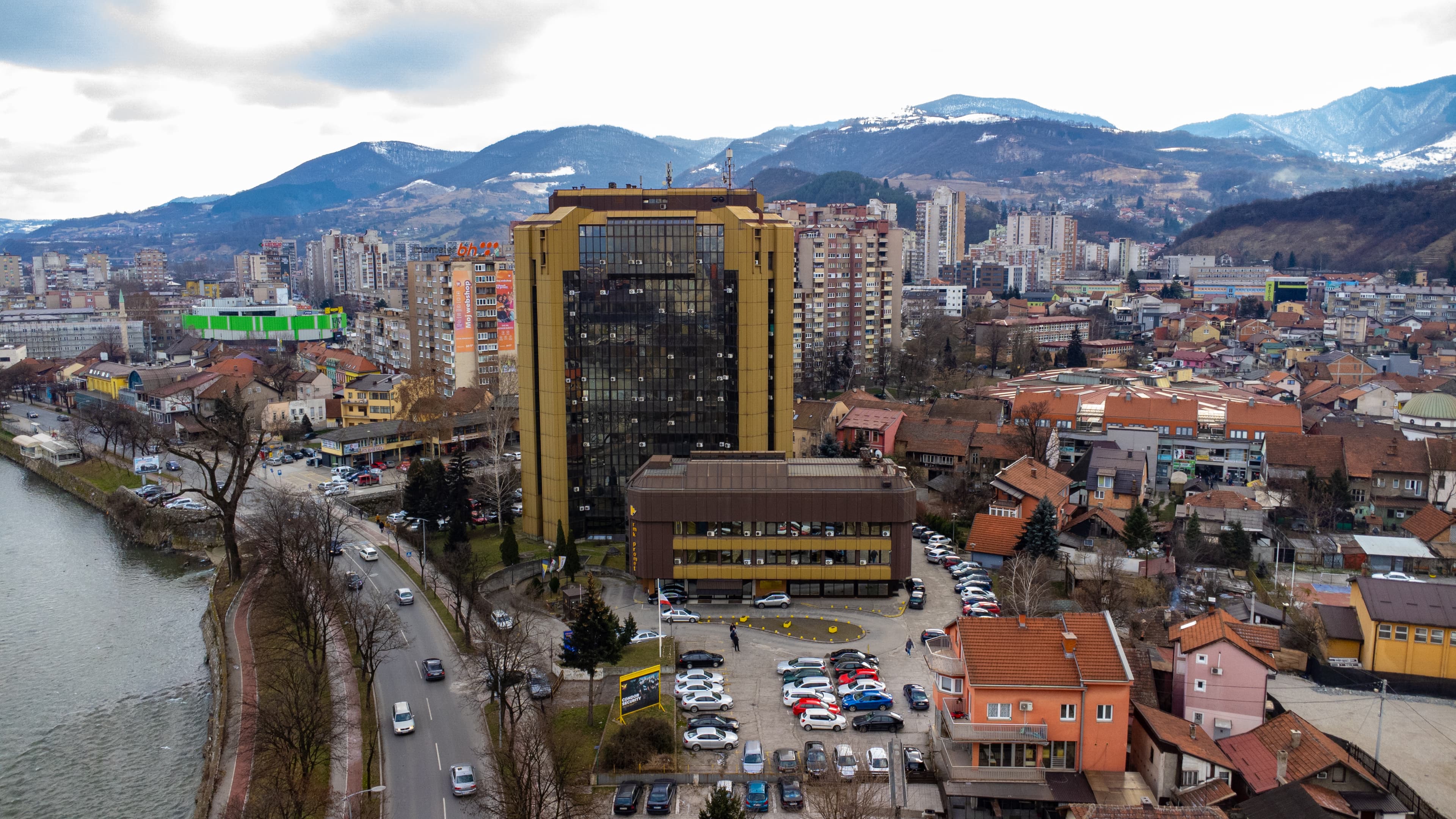 Aktivno više oglasa za državne službenike pri ministarstvima i stručnim službama u ZDK