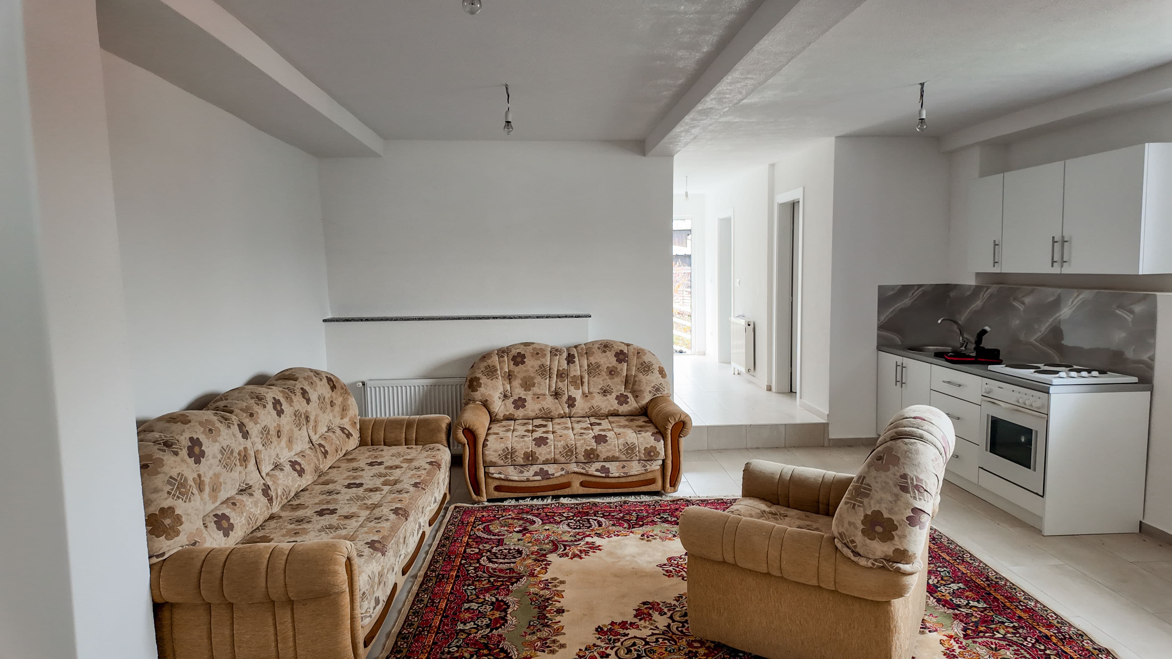 Oglas: Iznajmljuje se sprat kuće u prigradskom naselju u Zavidovićima