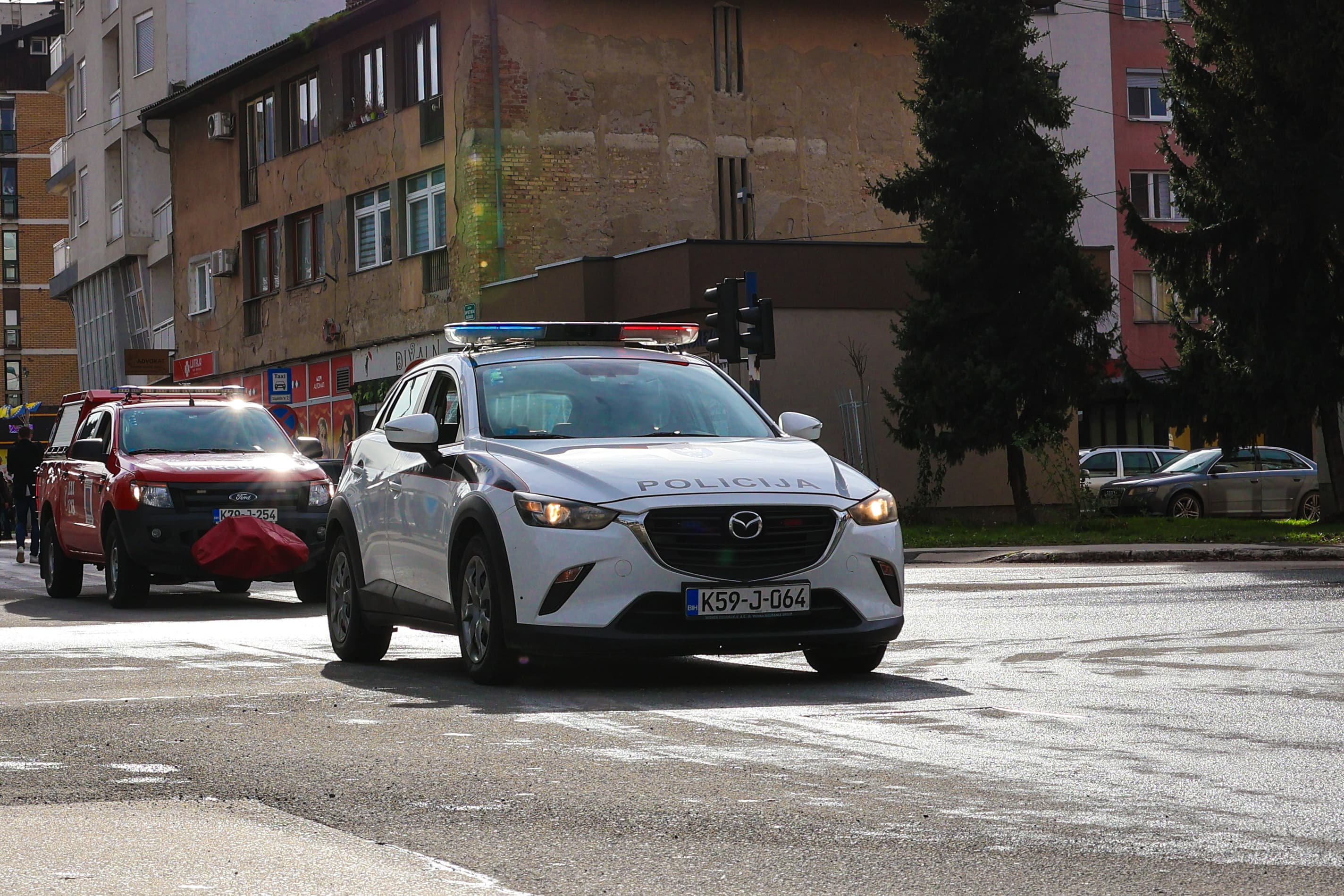MUP ZDK: Krađe u Zavidovićima i Tešnju, više posjedovanja narkotika u Kaknju