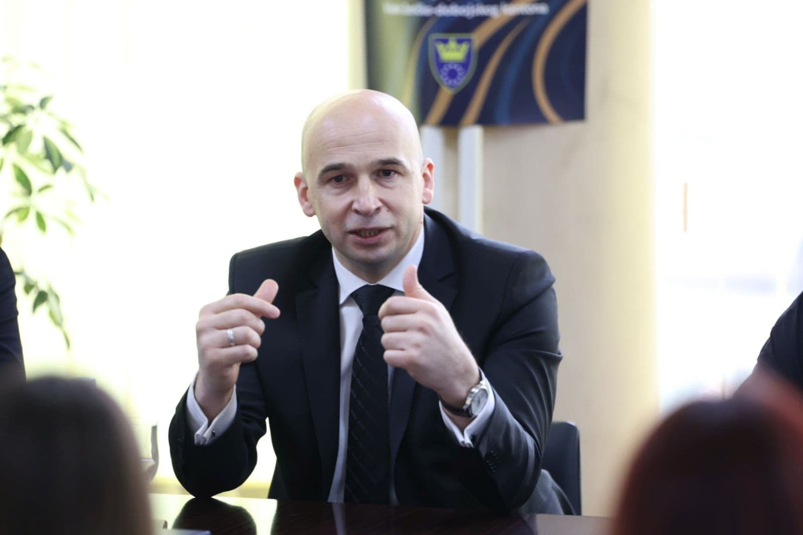 Novogodišnja čestitka premijera Pivića