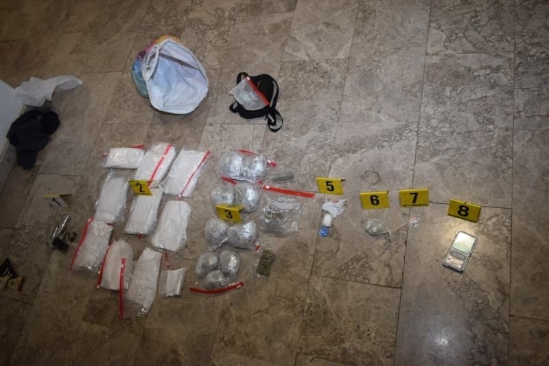 MUP ZDK: U pretresu stana u Zenici pronađeno više od pet kilograma opojne droge