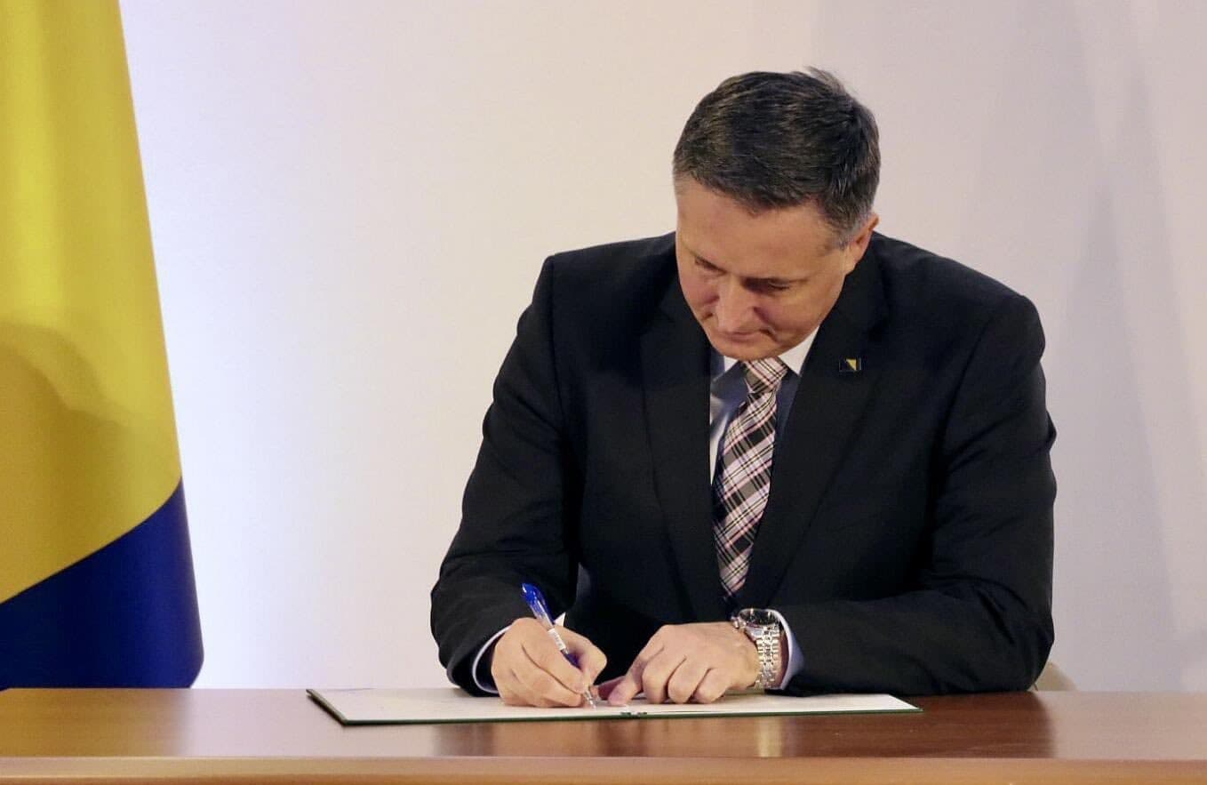 Predsjedavajući Predsjedništva BiH Denis Bećirović uputio bajramsku čestitku