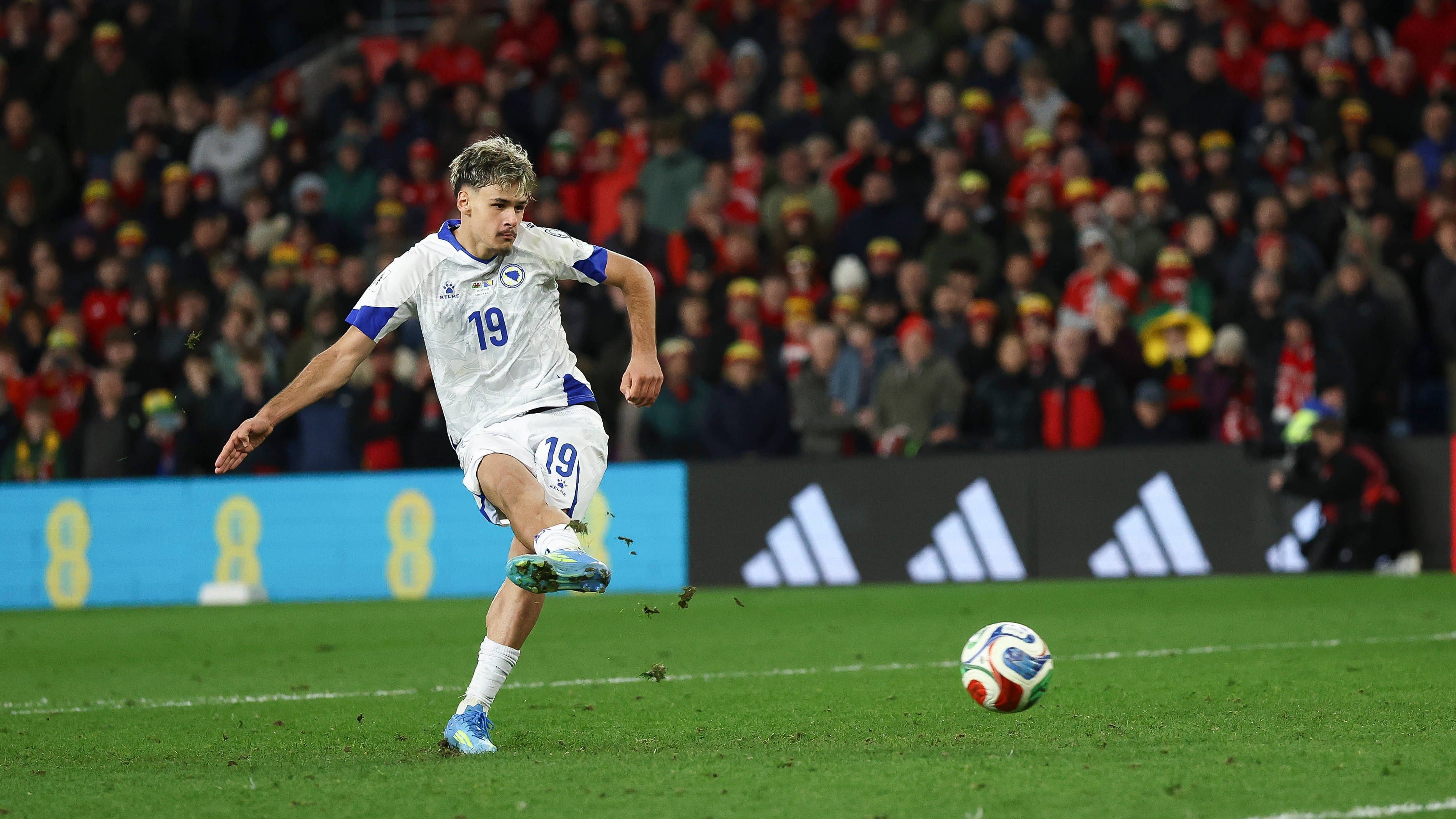 Nakon vrhunske izvedbe u Velsu njemački Bayer potvrdio transfer Kerima Alajbegovića