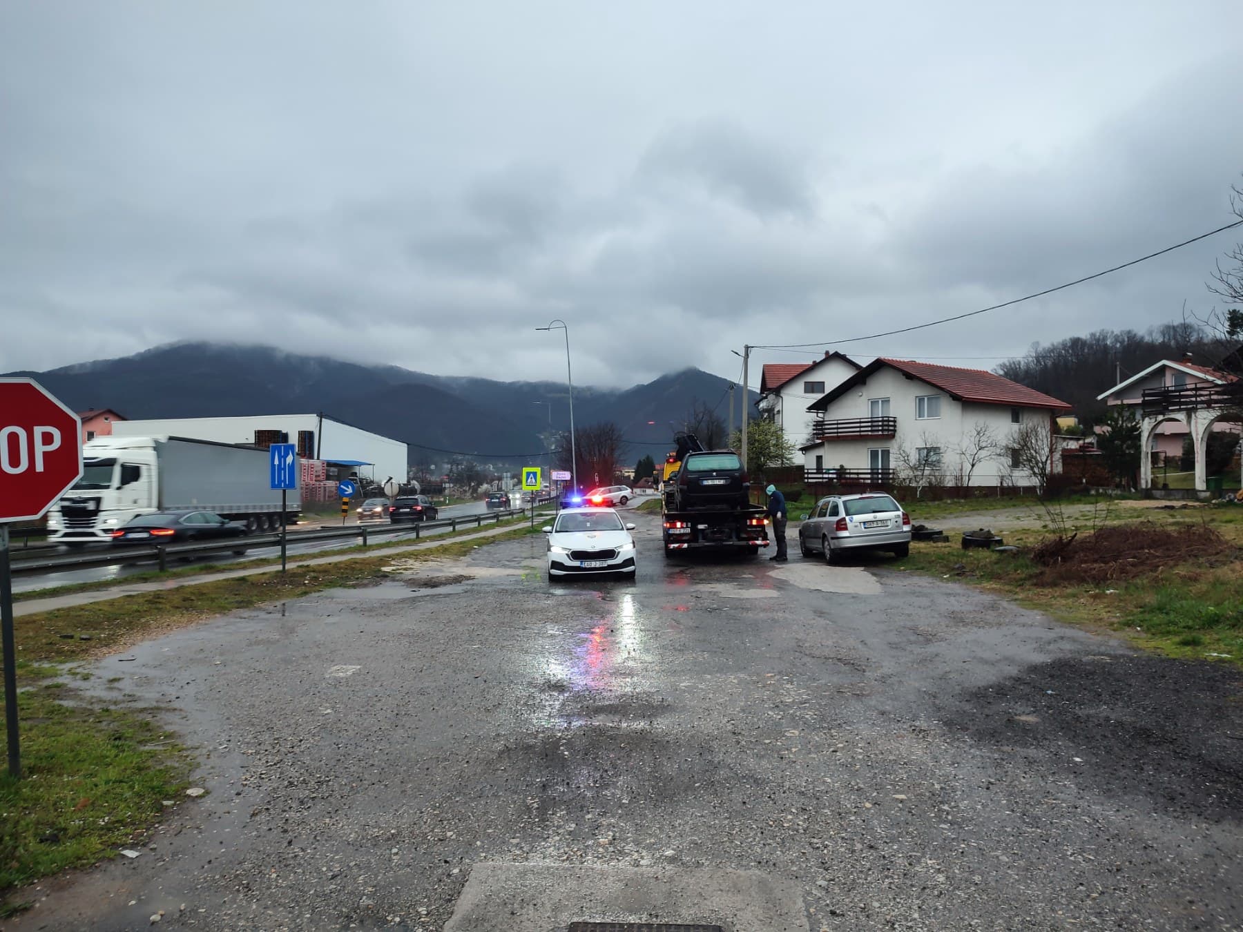 Policijski službenici u Žepču oduzeli vozilo: Vozač bez dozvole i sa 35 hiljada neplaćenih kazni