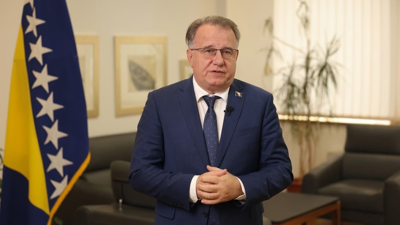 Federalni premijer Nermin Nikšić čestitao Bajram