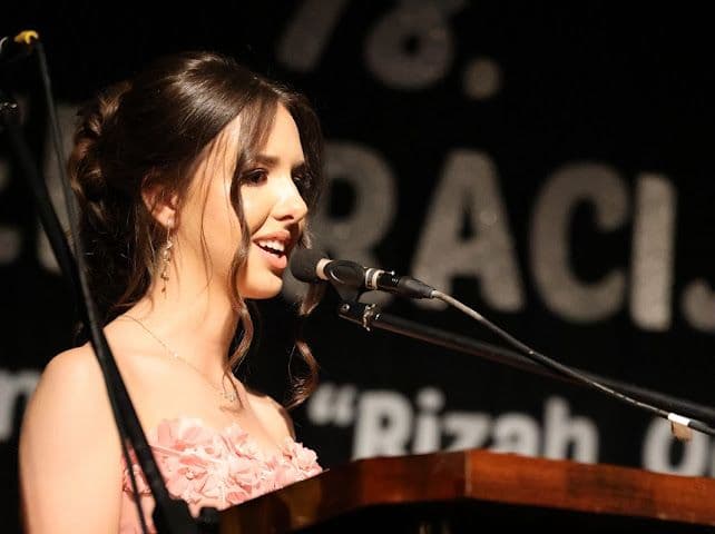 Intervju: Ajna Merdanović – Učenica generacije Gimnazije “Rizah Odžečkić”
