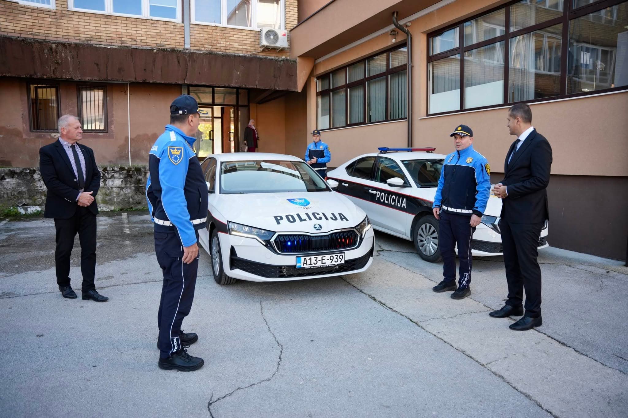 Izvršena primopredaja novih vozila za policiju u ZDK