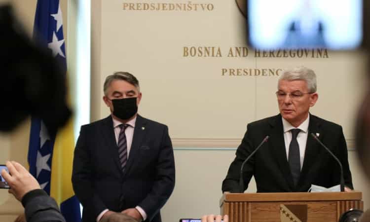 Komšić i Džaferović čestitali katolicima Božić