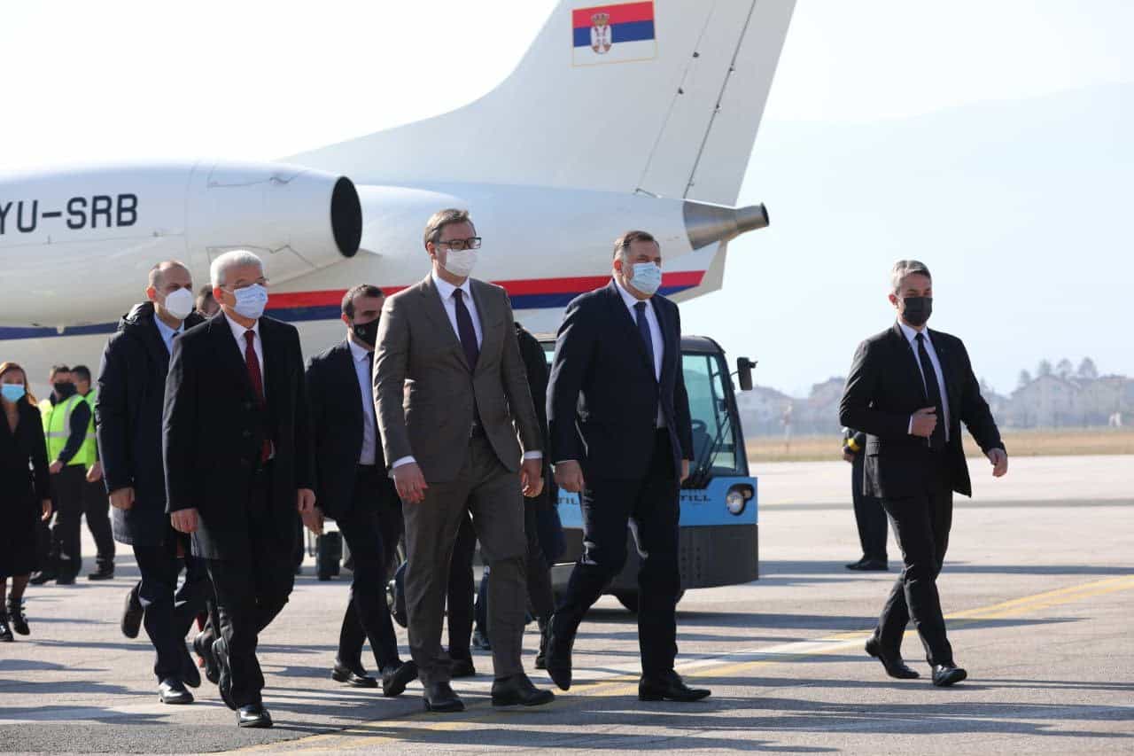 Vučić donio indijske vakcine u BiH: Članovi Predsjedništva BiH zahvalni za donaciju