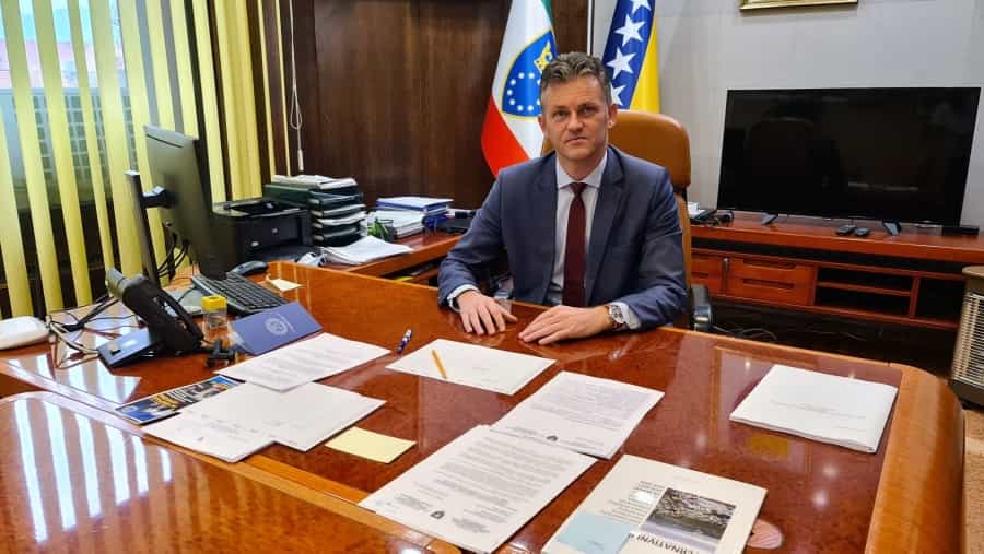 Premijer Bašić uputio čestitku povodom 8. marta