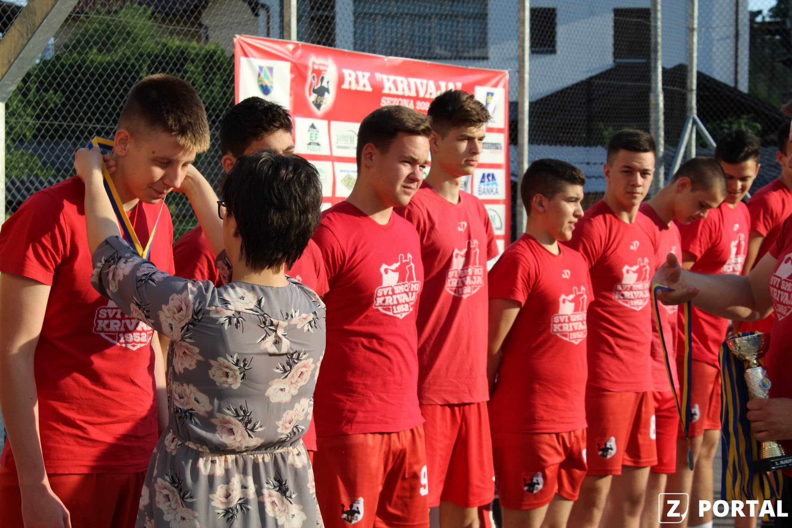 Upriličena ceremonija dodjele medalja i pehara za mlade rukometaše RK Krivaja (FOTO)