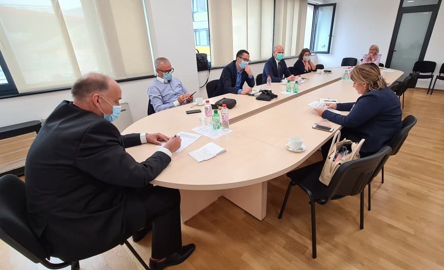 Krizni štab ZDK: Epidemiološka situacija nepovoljna, obustavljeno izvođenje praktične nastave