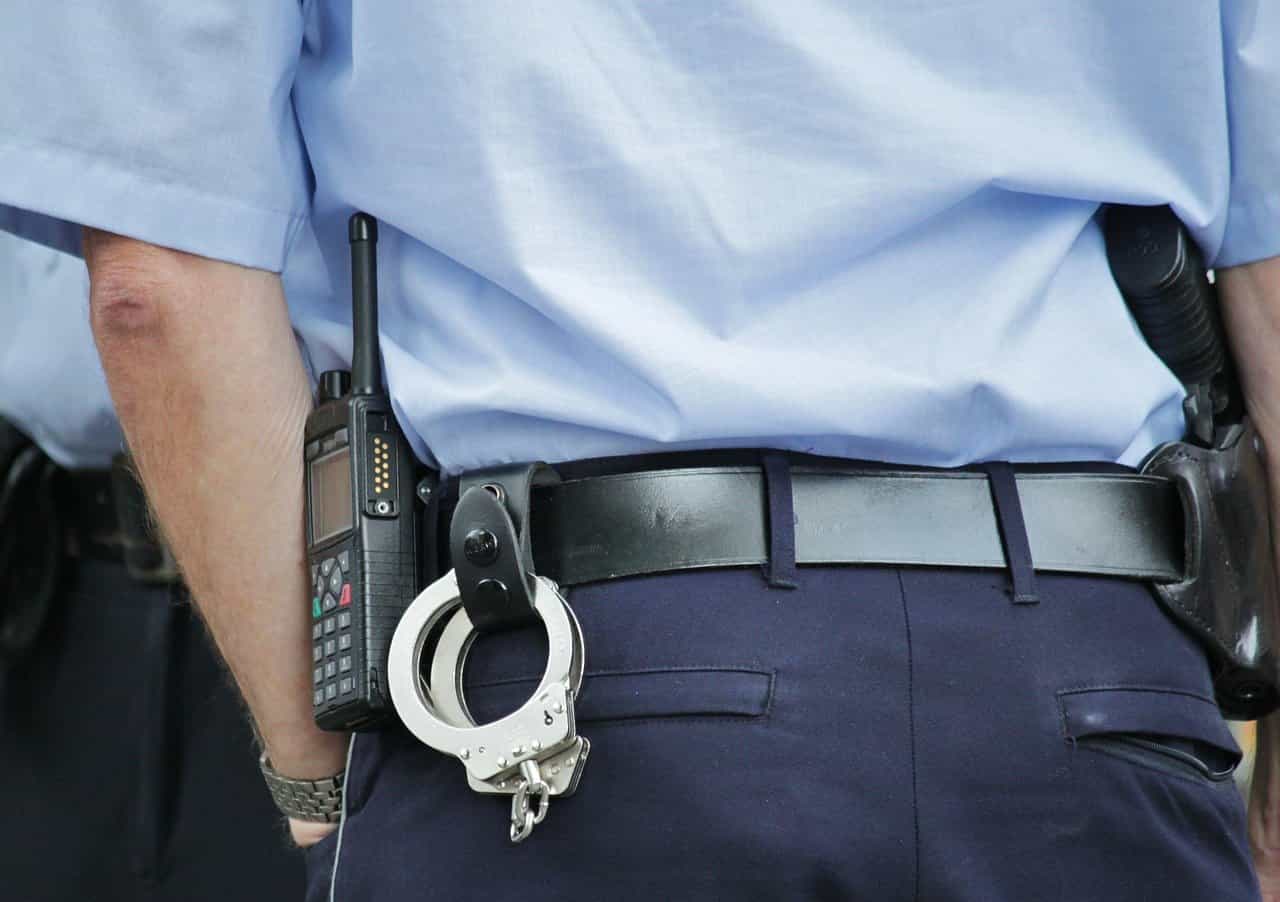 Zbog fingiranja saobraćanjih nezgoda u ZDK uhapšena četiri policijska službenika