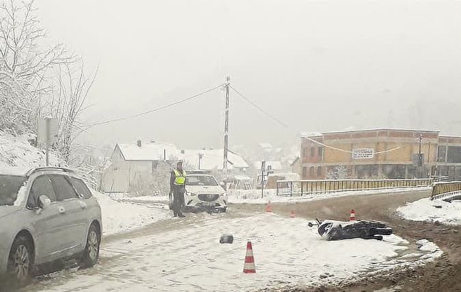 U Zavidovićima teže povrijeđen moticiklista, u Maglaju pronađena praškasta materija kod Žepčaka