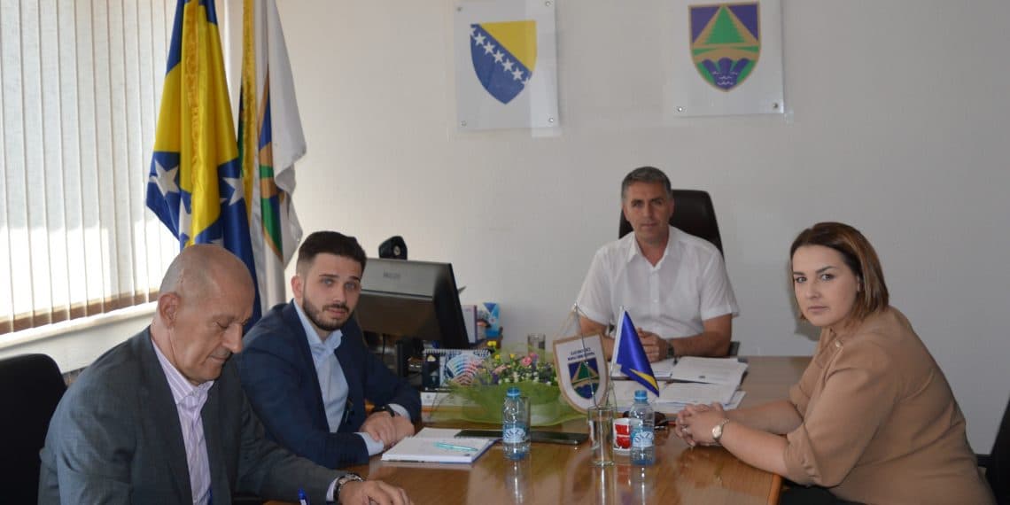 Gradonačelnik Mujanović održao sastanak s ministrom Isakom i ministricom Sinanović