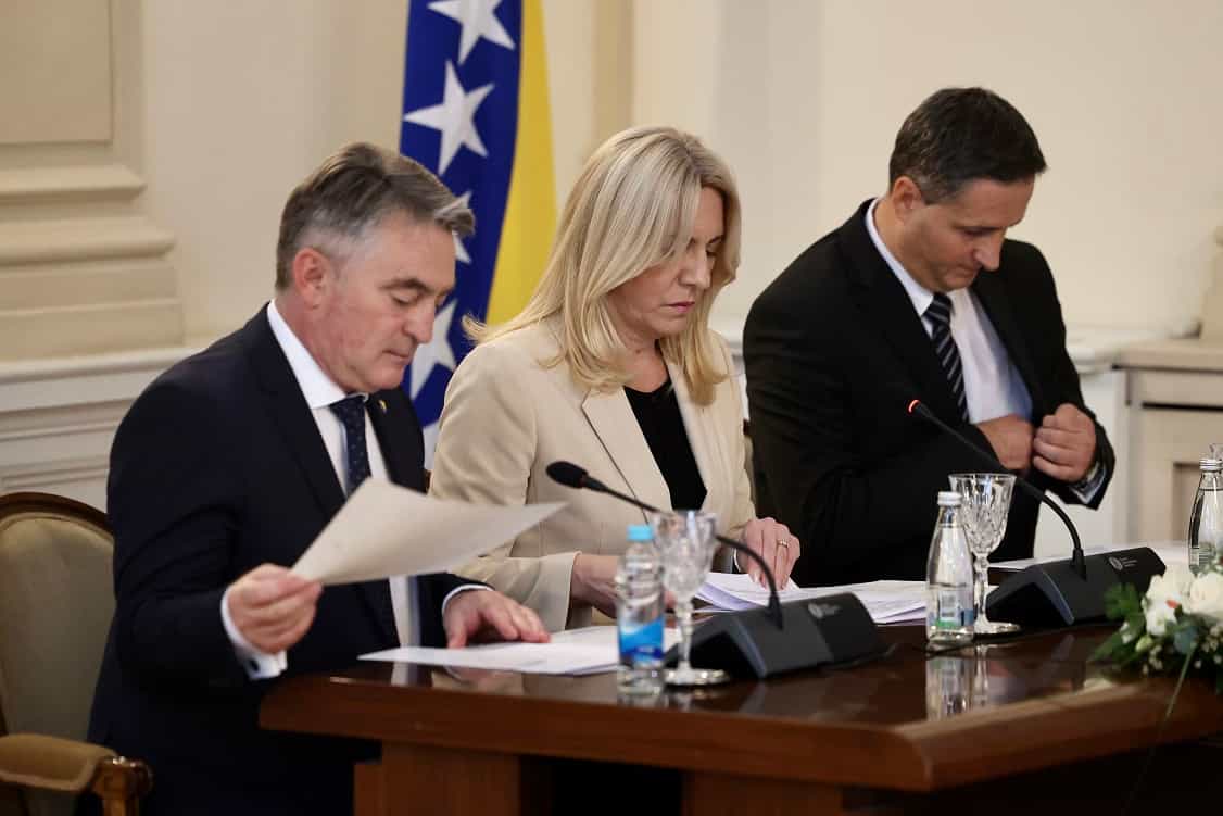 Članovi Predsjedništva BiH uputili Božićnu čestitku